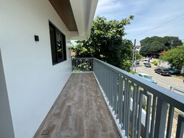 For Sale 4 Bedrooms Greenheights Village Residential House at Paranaque City