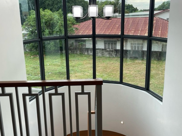 For Sale 4 Bedrooms Greenheights Village Residential House at Paranaque City