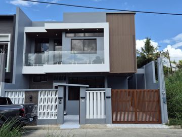 Upper Antipolo For Sale  House And Lot W/Over looking near Ponte Verde rg