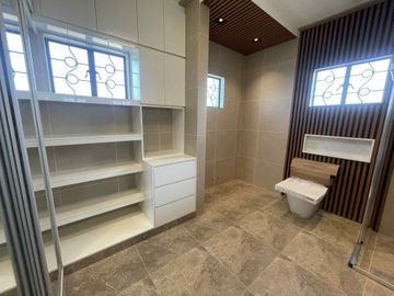 Filinvest QC: Spacious 5BR Pool Home in Gated Community - Gio