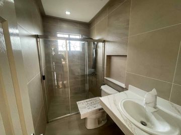 Filinvest QC: Spacious 5BR Pool Home in Gated Community - Gio