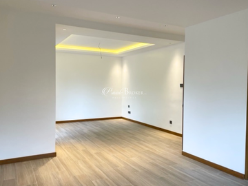 For Sale 4 Bedrooms Greenheights Village Residential House at Parañaque City