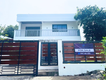 For Sale 4 Bedrooms Greenheights Village Residential House at Parañaque City