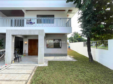 For Sale 4 Bedrooms Greenheights Village Residential House at Parañaque City