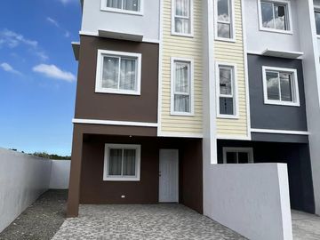 Preselling Townhouses in Istana Tanza Cavite