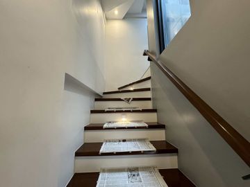 Enough Room for Everyone – Spacious QC Townhouse in Northview Subd. -Keziah