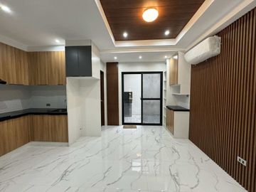 Enough Room for Everyone – Spacious QC Townhouse in Northview Subd. -Keziah