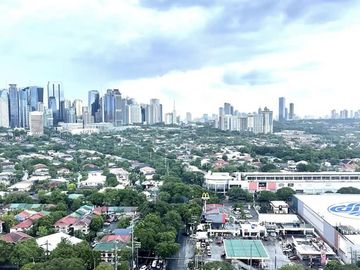 2 Bedroom condo Kasara urban resort residences in pasig city near at BGC Makati