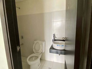 2 Bedroom condo Kasara urban resort residences in pasig city near at BGC Makati