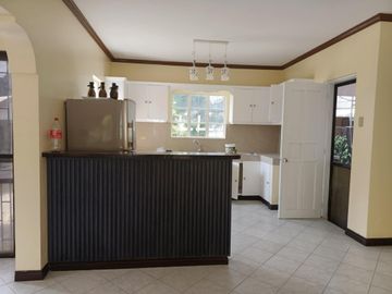 Semi-Furnished House in Alta Monte, Tagaytay for SALE! 340 sqm at 15M