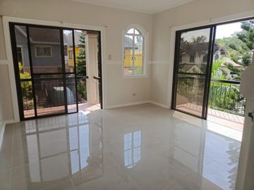 Semi-Furnished House in Alta Monte, Tagaytay for SALE! 340 sqm at 15M
