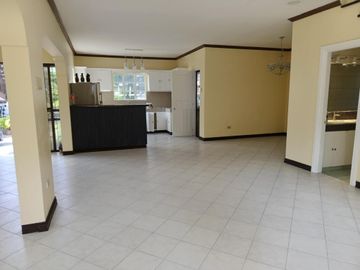 Semi-Furnished House in Alta Monte, Tagaytay for SALE! 340 sqm at 15M