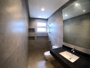 Congressional Avenue Townhouse For Sale - Gio