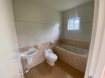 Brand New House & Lot In Metrogate Tagaytay Manors for SALE! 240 sqm at 10.2M