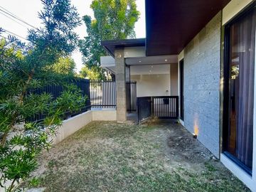 FOR SALE ELEGANT MODERN TWO STOREY HOUSE WITH SPACIOUS BACKYARD/GARDEN