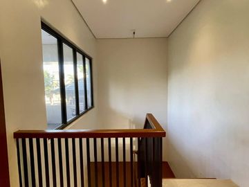 FOR SALE ELEGANT MODERN TWO STOREY HOUSE WITH SPACIOUS BACKYARD/GARDEN