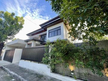 FOR SALE ELEGANT MODERN TWO STOREY HOUSE WITH SPACIOUS BACKYARD/GARDEN