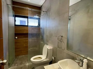 FOR SALE ELEGANT MODERN TWO STOREY HOUSE WITH SPACIOUS BACKYARD/GARDEN