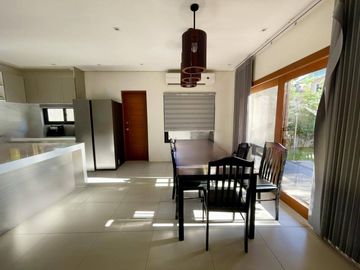 FOR SALE ELEGANT MODERN TWO STOREY HOUSE WITH SPACIOUS BACKYARD/GARDEN