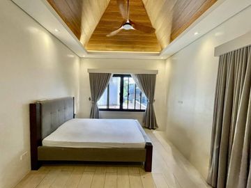 FOR SALE ELEGANT MODERN TWO STOREY HOUSE WITH SPACIOUS BACKYARD/GARDEN
