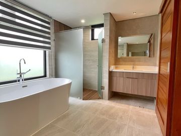 FOR SALE: Brand New Ayala Westgrove  6 Bedrooms near Calax  Tagaytay