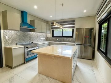 FOR SALE: Brand New Ayala Westgrove  6 Bedrooms near Calax  Tagaytay