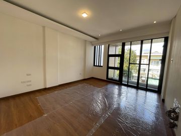 Sleek Brand New Townhouse Don Antonio Heights Q.C. Philhomes - Gio Matias
