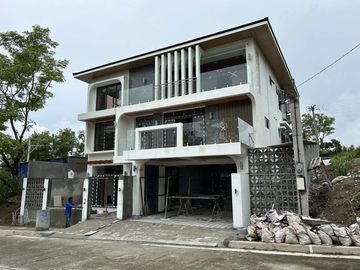 Brand New House and Lot FOR SALE at Splendido Taal Laurel Batangas
