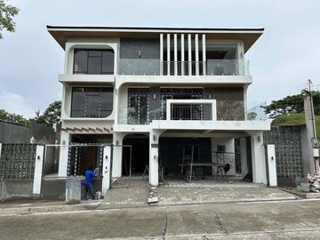 Brand New House and Lot FOR SALE at Splendido Taal Laurel Batangas