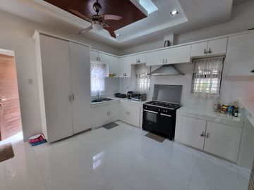 ASTONISHING 3 BEDROOM BUNGALOW WITH HIGH CEILING