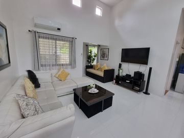 ASTONISHING 3 BEDROOM BUNGALOW WITH HIGH CEILING