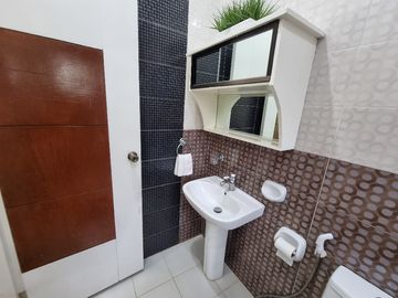 ASTONISHING 3 BEDROOM BUNGALOW WITH HIGH CEILING