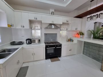 ASTONISHING 3 BEDROOM BUNGALOW WITH HIGH CEILING