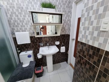ASTONISHING 3 BEDROOM BUNGALOW WITH HIGH CEILING