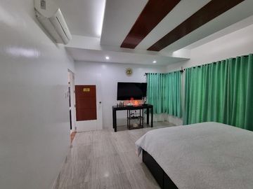 ASTONISHING 3 BEDROOM BUNGALOW WITH HIGH CEILING