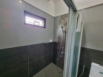 ASTONISHING 3 BEDROOM BUNGALOW WITH HIGH CEILING