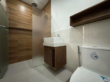 Perfect for Small Families: 3BR Townhouse with Garage in Amparo Caloocan -Keziah