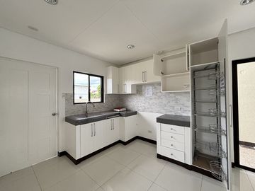 BRAND NEW HOUSE AND LOT FOR SALE IN GRAND PARKPLACE IMUS CAVITE