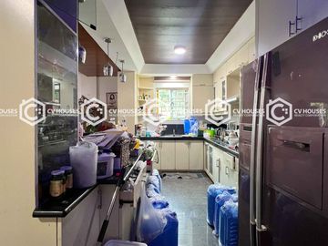 Corner Beauty: The Best Seat on the Block 5 Bedrooms House & Lot for Sale