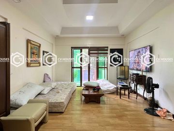 Corner Beauty: The Best Seat on the Block 5 Bedrooms House & Lot for Sale