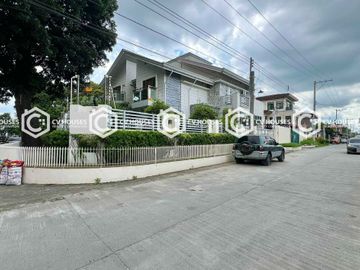 Corner Beauty: The Best Seat on the Block 5 Bedrooms House & Lot for Sale