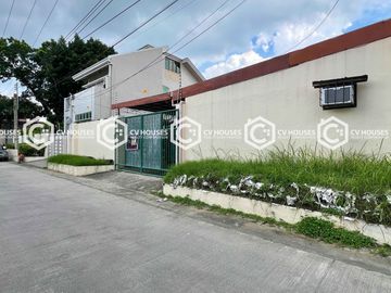 Corner Beauty: The Best Seat on the Block 5 Bedrooms House & Lot for Sale