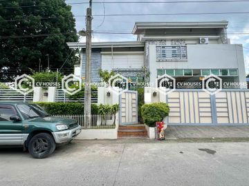 Corner Beauty: The Best Seat on the Block 5 Bedrooms House & Lot for Sale