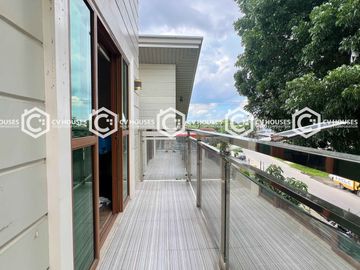Corner Beauty: The Best Seat on the Block 5 Bedrooms House & Lot for Sale