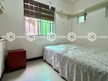 Corner Beauty: The Best Seat on the Block 5 Bedrooms House & Lot for Sale