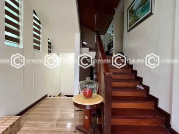 Corner Beauty: The Best Seat on the Block 5 Bedrooms House & Lot for Sale