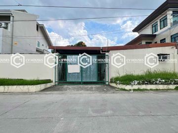 Corner Beauty: The Best Seat on the Block 5 Bedrooms House & Lot for Sale