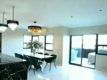 Luxurious Penthouse 3-Bedroom Condominium in Avalon, Cebu Business Park-Ayala