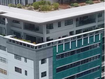Luxurious Penthouse 3-Bedroom Condominium in Avalon, Cebu Business Park-Ayala