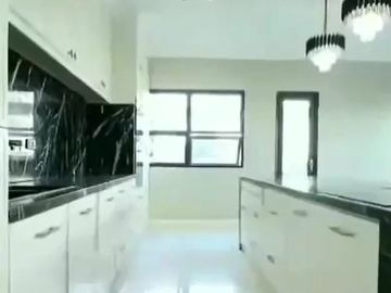Luxurious Penthouse 3-Bedroom Condominium in Avalon, Cebu Business Park-Ayala